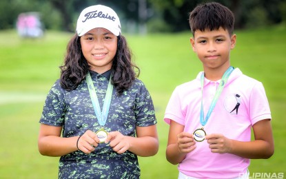 <p><strong>WINNERS.</strong> Denise Mendoza of Cebu and Jamie Barnes of Cagayan De Oro show their medals after dominating their respective divisions in the 7-10 category of the ICTSI South Pacific Junior PGT Championship in Davao City on Thursday (July 10, 2025). Barnes won his third straight title after ruling the Del Monte and Pueblo de Oro legs.<em> (Contributed photo)</em></p>