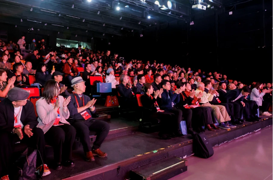 【新闻稿】超越瞬间，成就经典，2025北京国际摄影周佳能CPS会员摄影展开幕暨会员之夜活动在京举行1711 拷贝.jpg