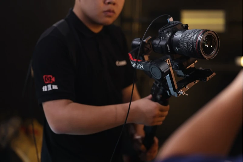 20241128_1732781806310818.jpg 【新闻稿】佳能“佳直播”发布直播2.0解决方案,引领品质直播新发展3586.jpg