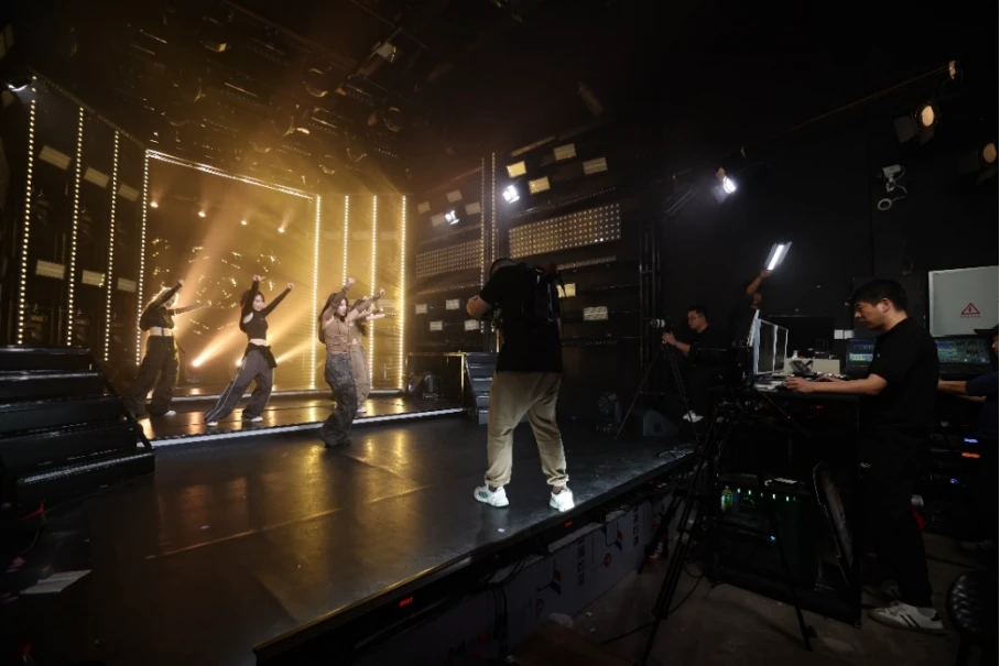 20241128_1732781775670386.jpg 【新闻稿】佳能“佳直播”发布直播2 拷贝.0解决方案,引领品质直播新发展3318.jpg