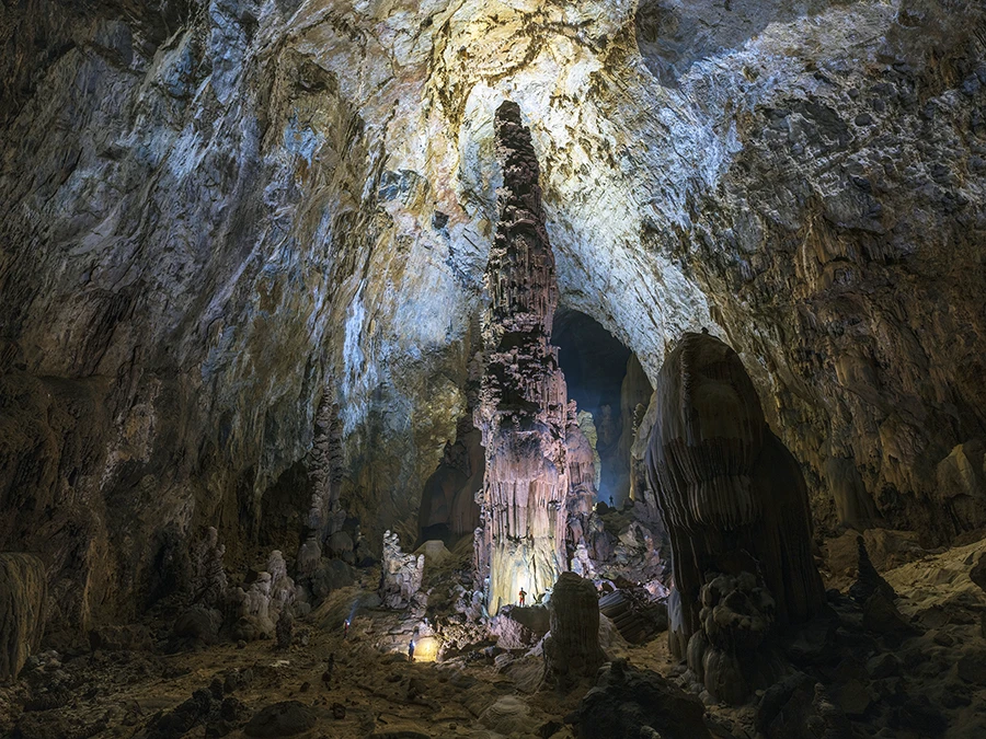 世界最高的大石笋，72.6米（广西凤山-玉龙洞）李晋摄影 GFX100S GF20-35mm 13321762606.jpg