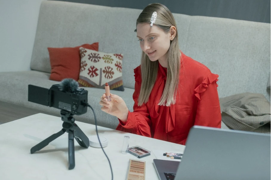 20250221_1740105619949347.jpg 【新闻稿】随身V,随时拍,佳能推出随身视频机PowerShot V11715 拷贝.jpg