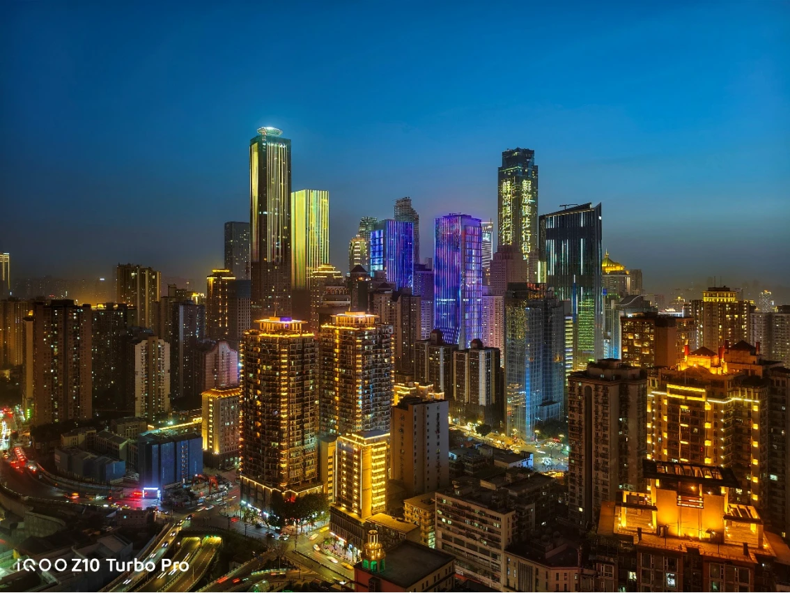 【iQOO新闻】无双芯不Turbo， “越级先锋”iQOO Z10 Turbo系列亮相2404 拷贝.jpg