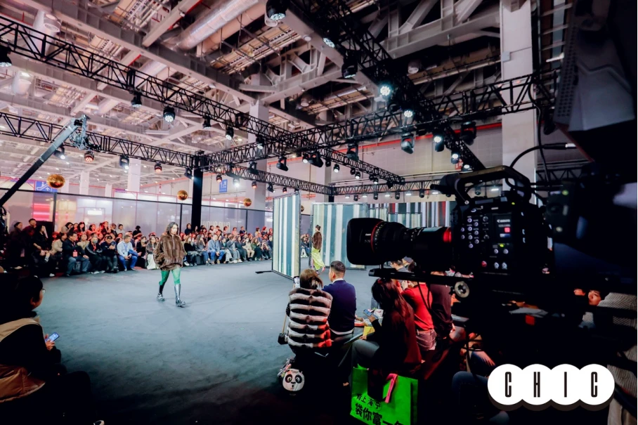 20250508_1746686040365850.jpg 【案例稿】电影机讯道化直播的新应用,“佳直播PRO”电影机讯道化直播解决方案打造秀场视听新风尚357 拷贝.jpg