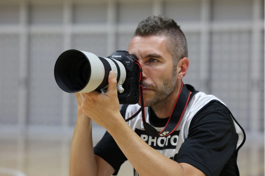 以此版为准【新闻稿】超越不止 再创1系辉煌 佳能发布旗舰全画幅专微相机EOS R13507 拷贝.jpg