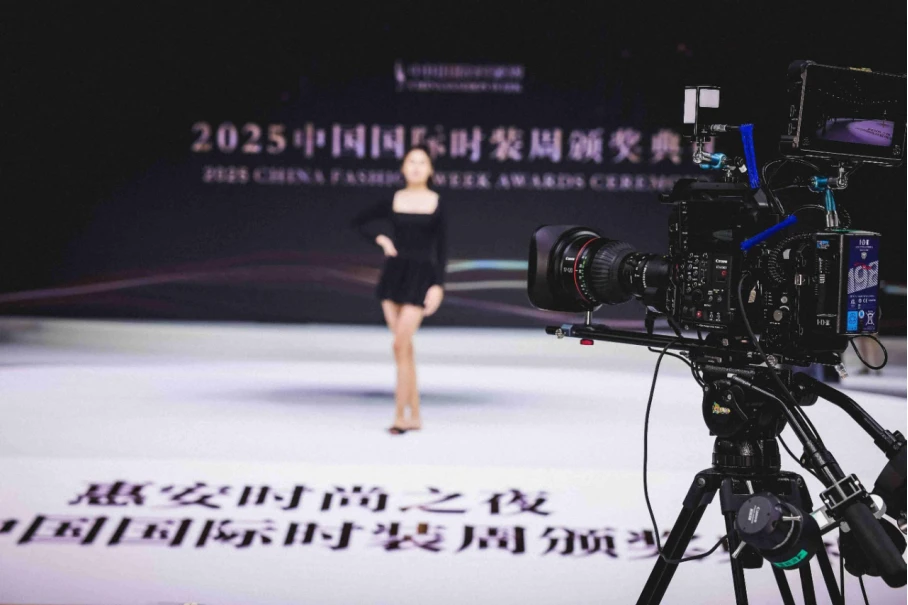 20250924_1758699163663376.jpg 【案例稿】高质感与高效率并行:佳直播PRO助力中国国际时装周闭幕大秀圆满收官1509 拷贝.jpg