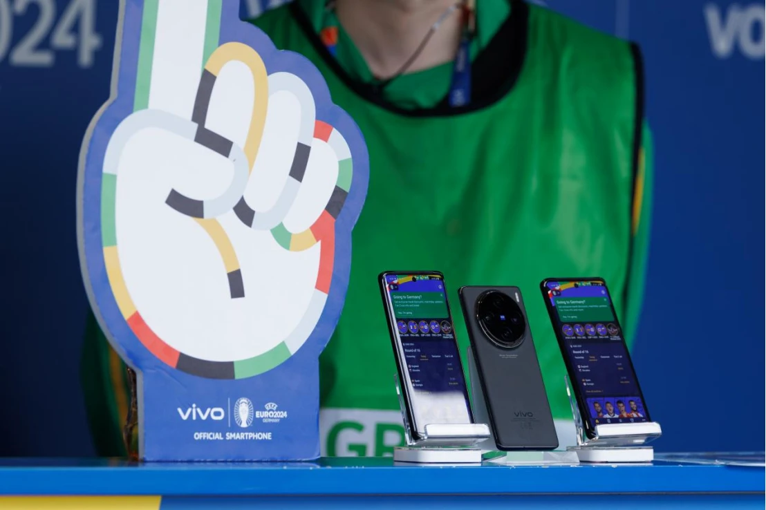 【vivo新闻】vivo X100系列见证2024欧洲杯® 燃情谢幕 为传奇喝彩1182 拷贝.jpg