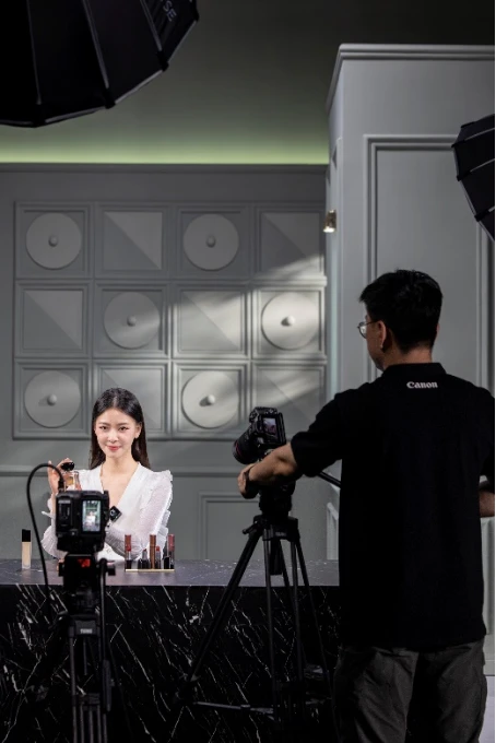 20241128_1732780711700500.jpg 【新闻稿】佳能“佳直播”发布直播2 拷贝.0解决方案,引领品质直播新发展1468.jpg