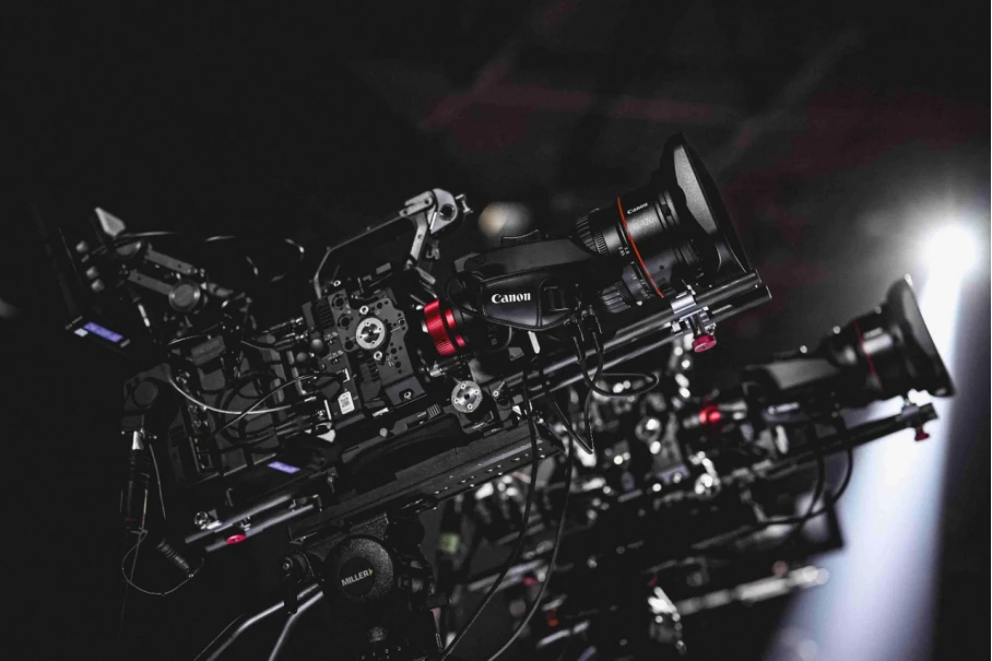 20250924_1758699179576026.jpg 【案例稿】高质感与高效率并行:佳直播PRO助力中国国际时装周闭幕大秀圆满收官2050 拷贝.jpg