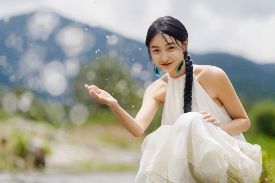 索尼轻量化人像定焦G大师镜头FE 85mm F1 拷贝.4 GM II发布930.jpg