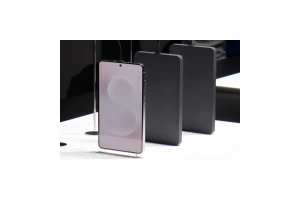 三星Galaxy S25 edge五月发布 比苹果略厚