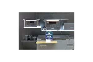 为生活供电 CES 2025安克发Solix太阳能海滩伞