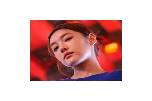 Find X8 Ultra首发丹霞原彩镜头：领先的夜景色准表现