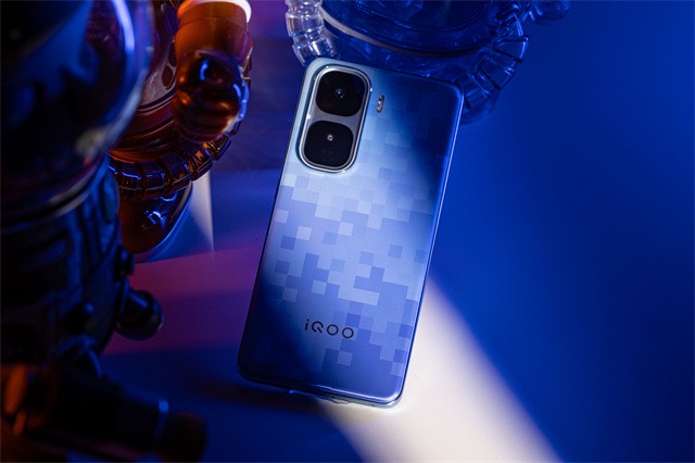 iQOO Neo10 Pro+体验评测：2K屏的同档性能王者