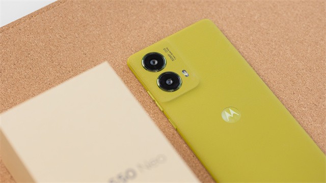 联想moto S50 Neo评测：Pantone色彩加持的风格设计这手感我爱了