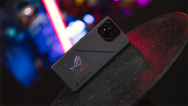 ROG 9 Pro体验评测：正反都能玩游戏的AI电竞手机新形态
