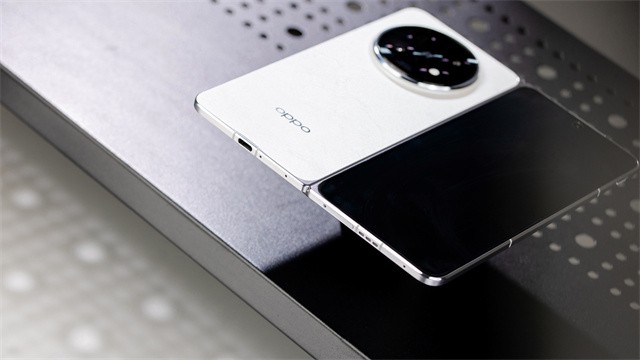 OPPO Find N5冰川电池续航更长 无线快充使用更便捷