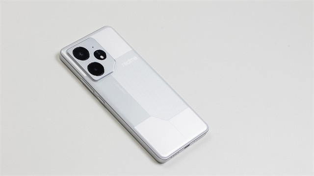 真我Neo7体验评测：7000mAh巨量电池加持 天玑9300+游戏玩到爽