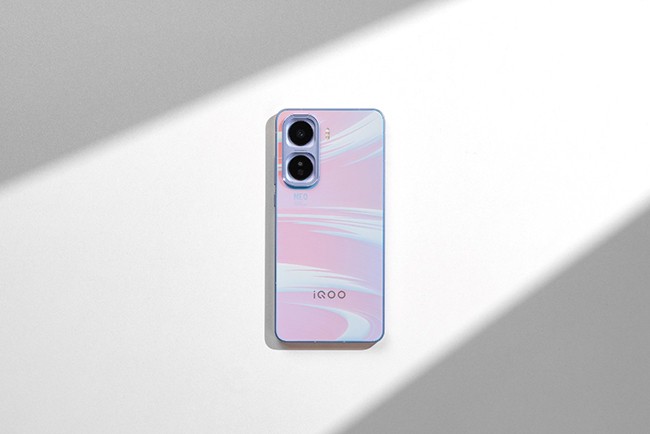 中端定价旗舰体验 双芯合璧性能越级 iQOO Neo11评测