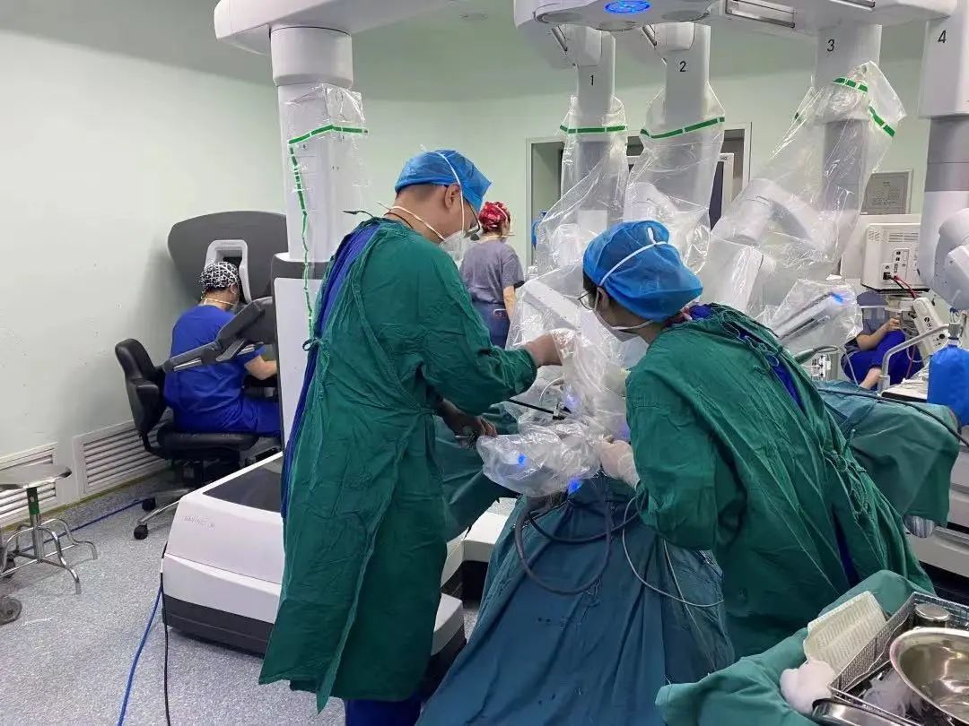 手术台上的 “上帝之手”，国产医疗机器人启航