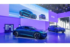 “最美7系”极越07首秀 极越汽车机器人全新阵容亮相北京车展