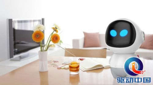 全球首款国民机器人小6问世 引领机器人+时代