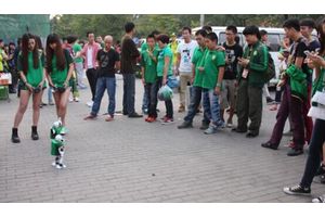 性感美女造人形智能机器人，国安球迷为拉人气出奇招