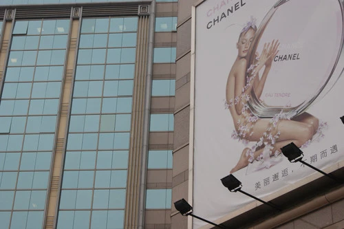 轻松拍摄优秀影像 翻转屏索尼A390评测 