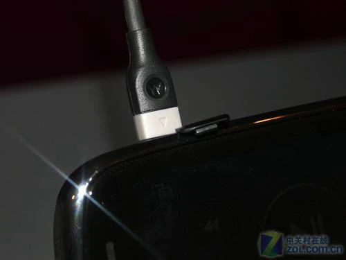  摩托罗拉XT800详细评测 