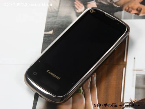 双外屏+800W像素 TD旗舰机酷派8910图赏