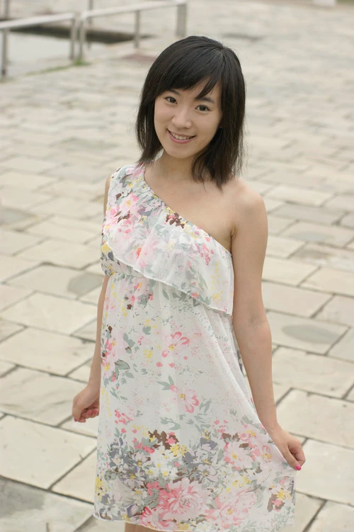 轻松拍摄优秀影像 翻转屏索尼A390评测 