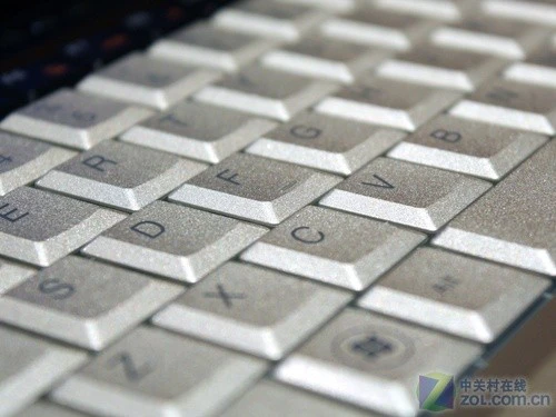 秒杀上网本 轻薄时尚联想双核U150评测 