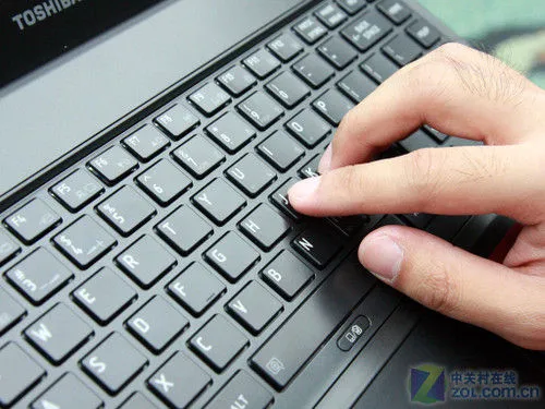 轻薄有型 东芝Portégé R700体验式评测