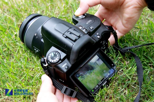 轻松拍摄优秀影像 翻转屏索尼A390评测 