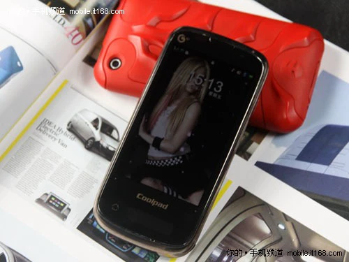 双外屏+800W像素 TD旗舰机酷派8910图赏