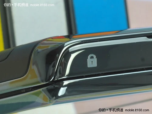 机身侧面背面细节