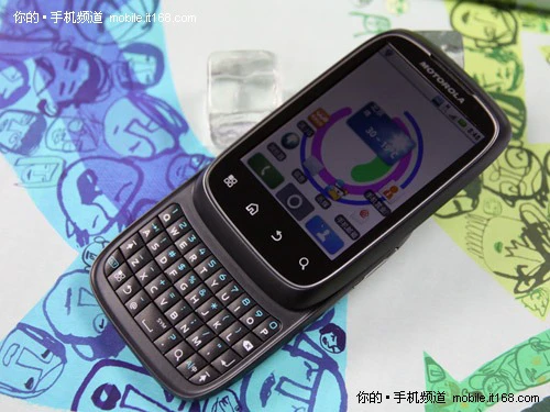 滑盖胖子全键盘 造型方面极富个性