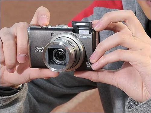 卡片机身藏巨炮轻巧佳能SX200IS评测