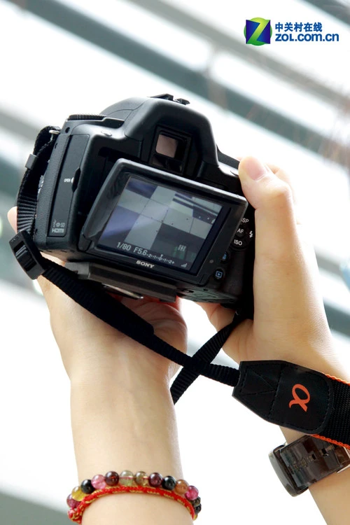 轻松拍摄优秀影像 翻转屏索尼A390评测 