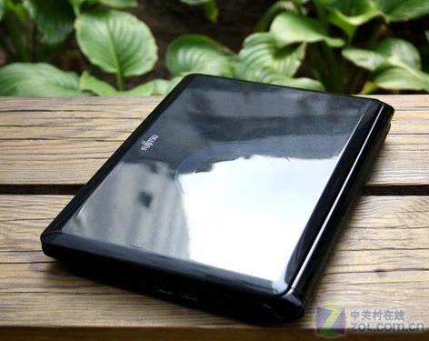 “无限大”时尚 富士通上网本M2010评测 