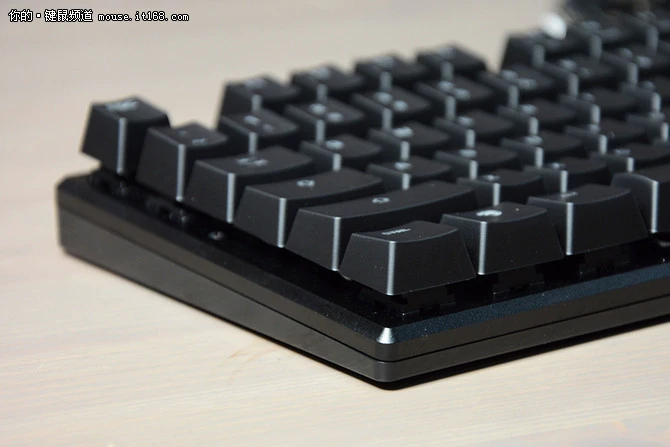 细节：金属材质 彰显质感