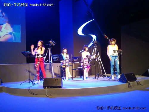 500万像素强悍拍照+720P高清摄录