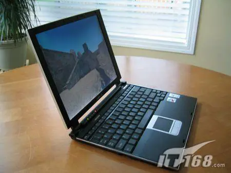 有种轻薄叫境界东芝便携旗舰R502评测