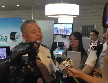 最大陆路口岸启用机器人服务2