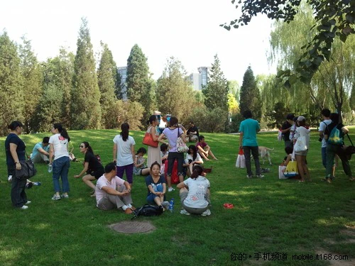 500万像素强悍拍照+720P高清摄录