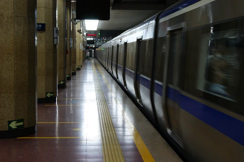 轻松拍摄优秀影像 翻转屏索尼A390评测 