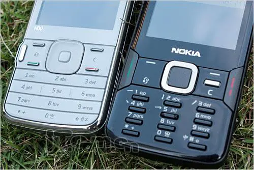 N系列直板王诺基亚N79与N82对比评测