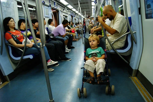 轻松拍摄优秀影像 翻转屏索尼A390评测 