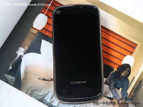 双外屏+800W像素 TD旗舰机酷派8910图赏