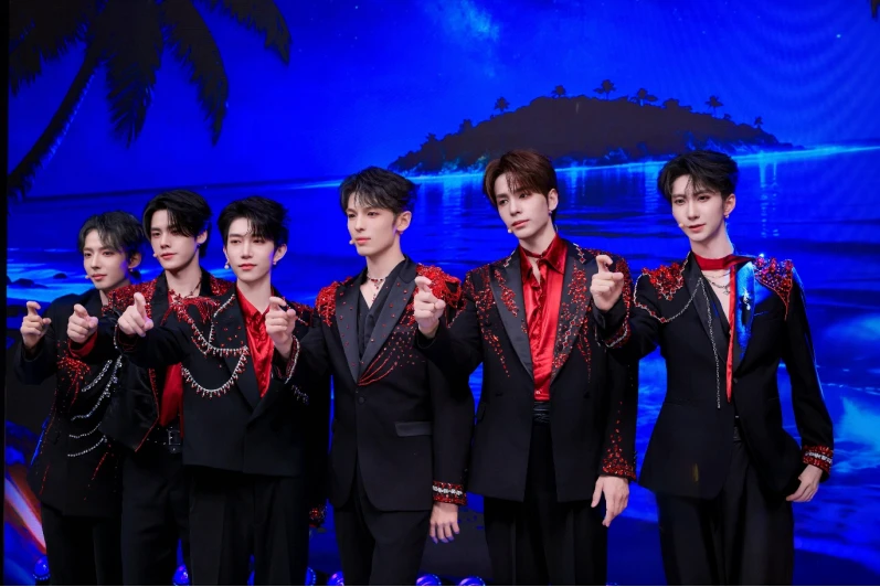 20251121_1763693495888076.jpg 【案例稿】佳能EOS C50 团播首秀惊艳无忧之夜,明星感直播助推流量破百亿1018 拷贝.jpg